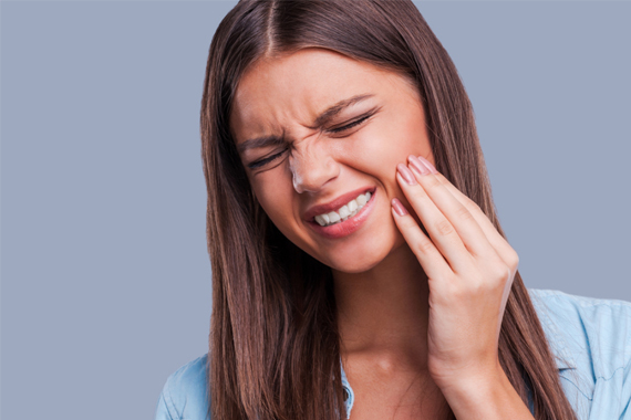 Răng đau và lung lay - Biểu hiện đáng lo lắng khi niềng răng?